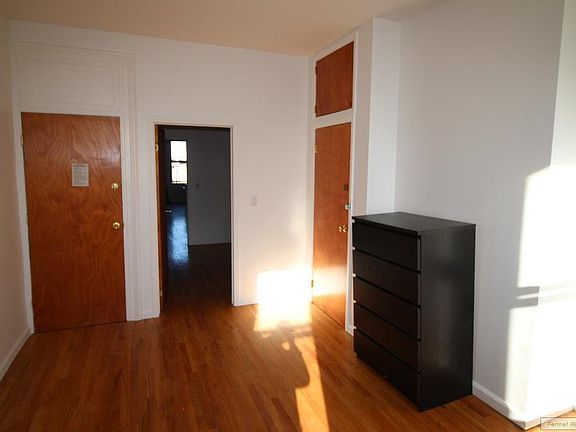4th image of 155 Wilson Ave APT 3R