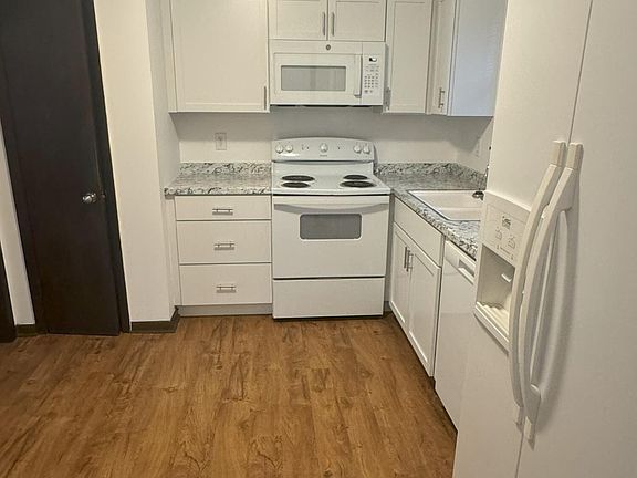 3rd image of 7744 Queensbury Dr