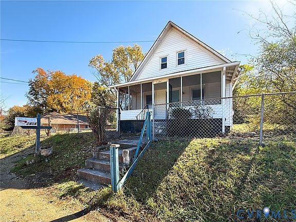 3rd image of 2404 Trenton St