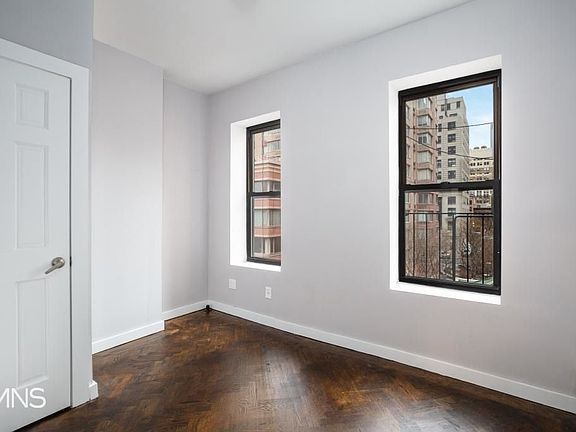 5th image of 318 W 49th St APT 4fw