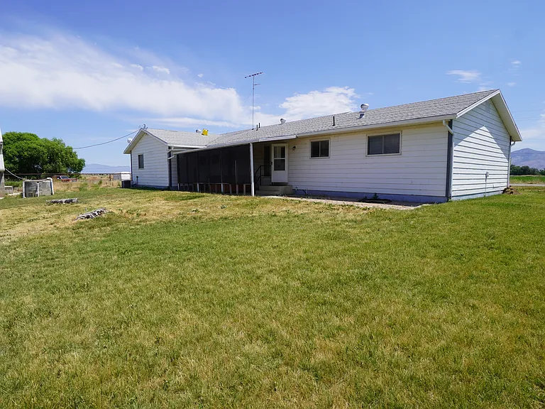 615 S 5900 W — Photo 28