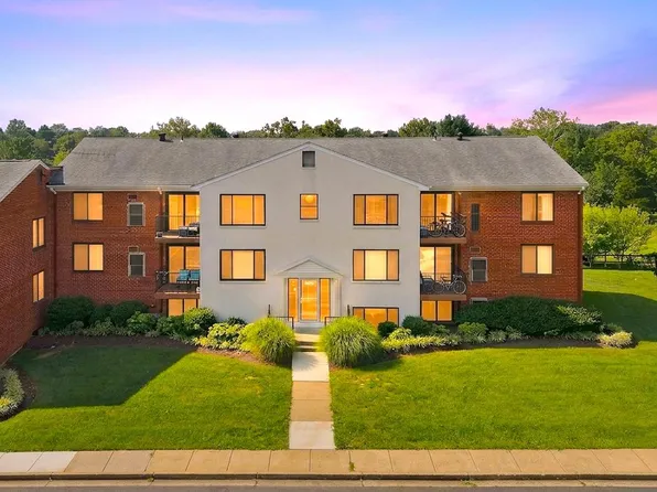 125 Clubhouse Dr SW Unit 6, Leesburg, VA 20175