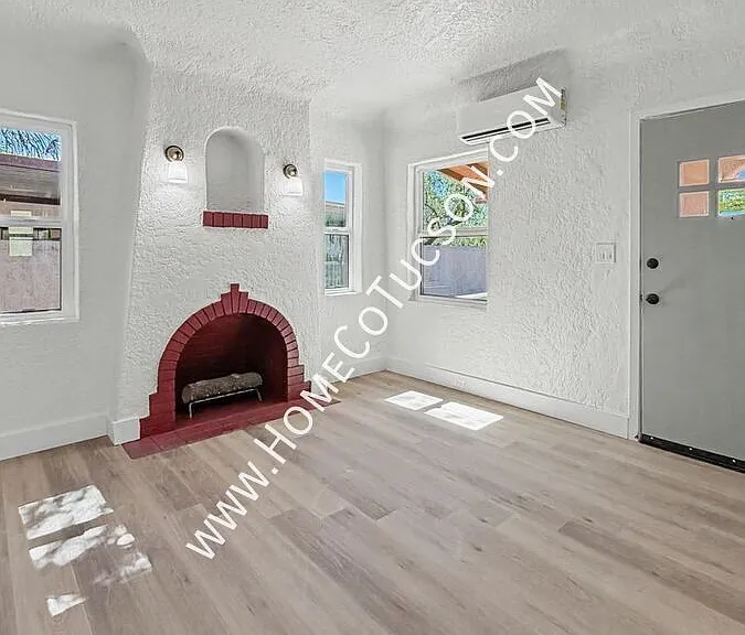 1812 E 9th St — Photo 5