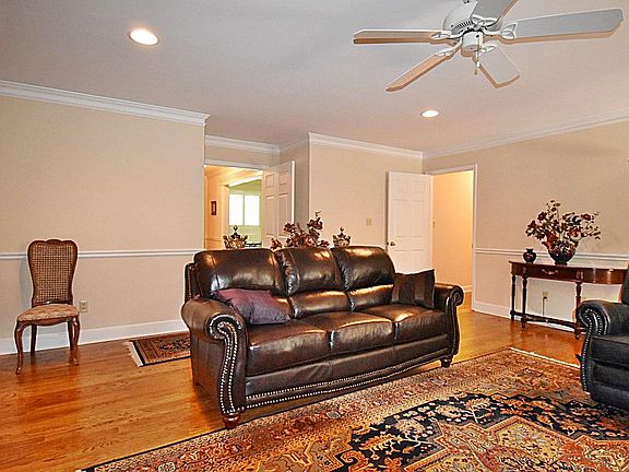 2nd image of 2305 Parkway Dr