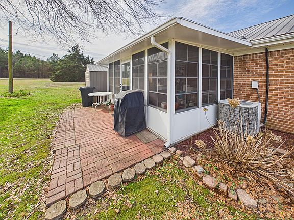 5th image of 24 Lacy Rd