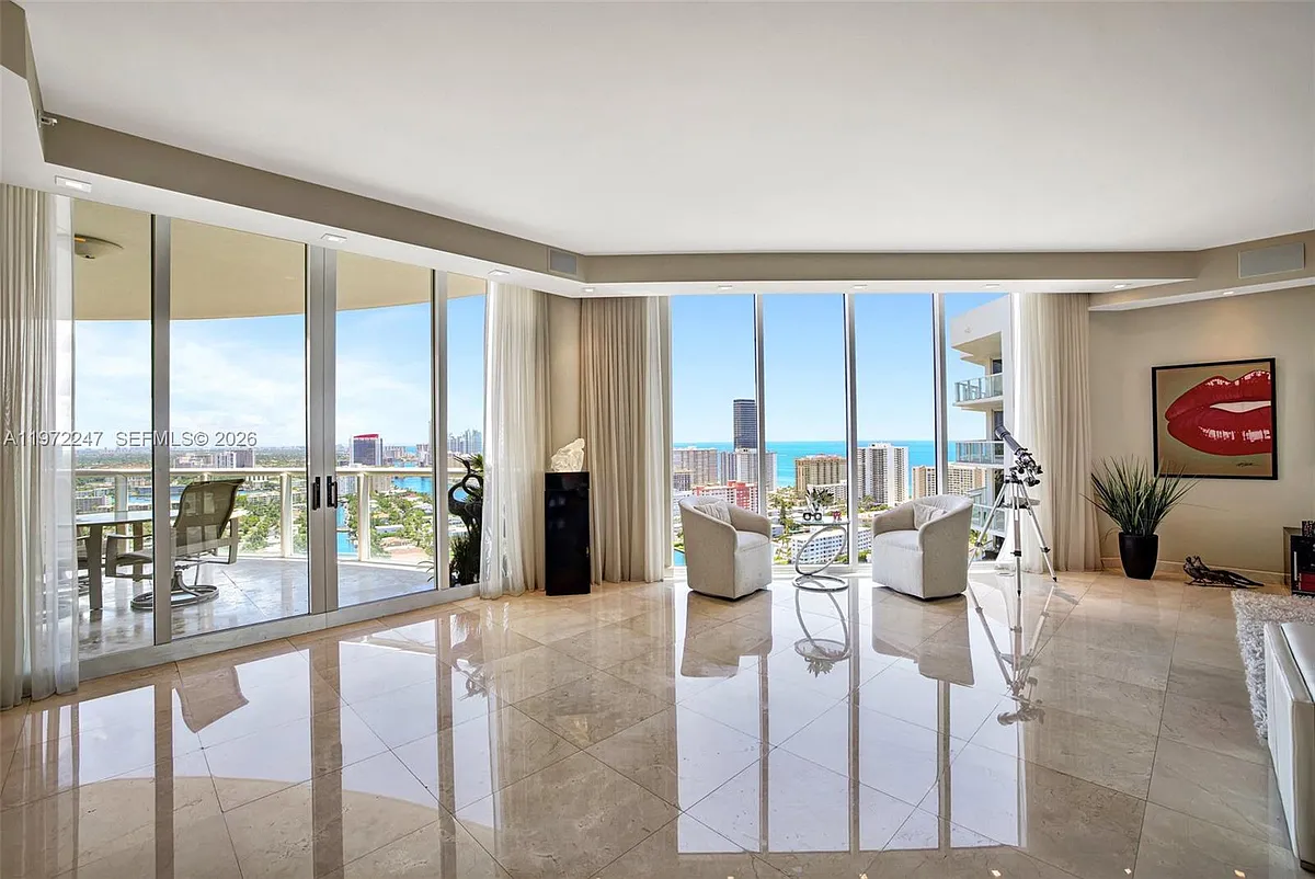 Building Photo - 21200 Point Pl #Penthouse 2804