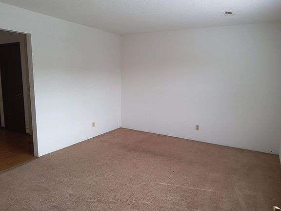 2nd image of 3019 Aspen Dr #1-8