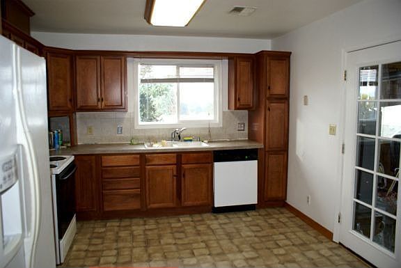 Spacious kitchen