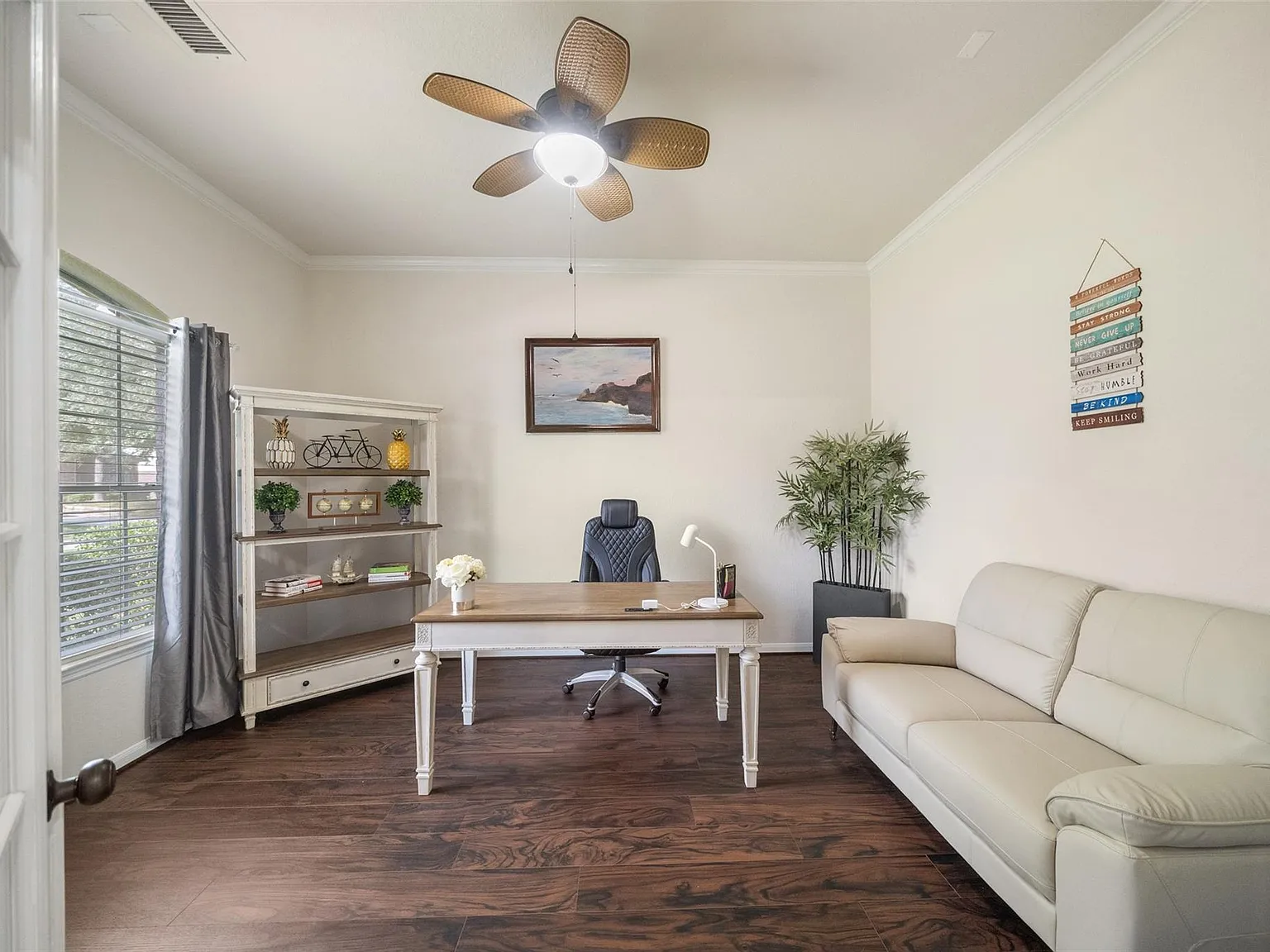 4 bed, 2.5 bath, 2520 sqft, $4,300 — Photo 4