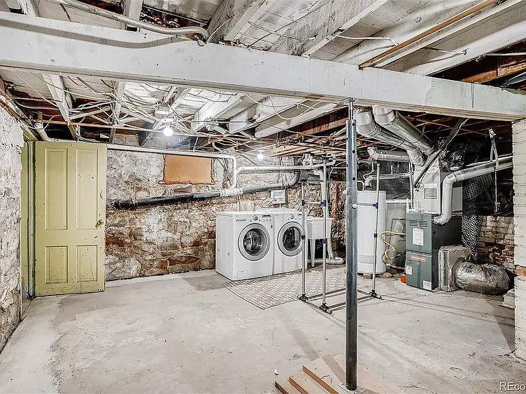 2441 N Vine St — Photo 16