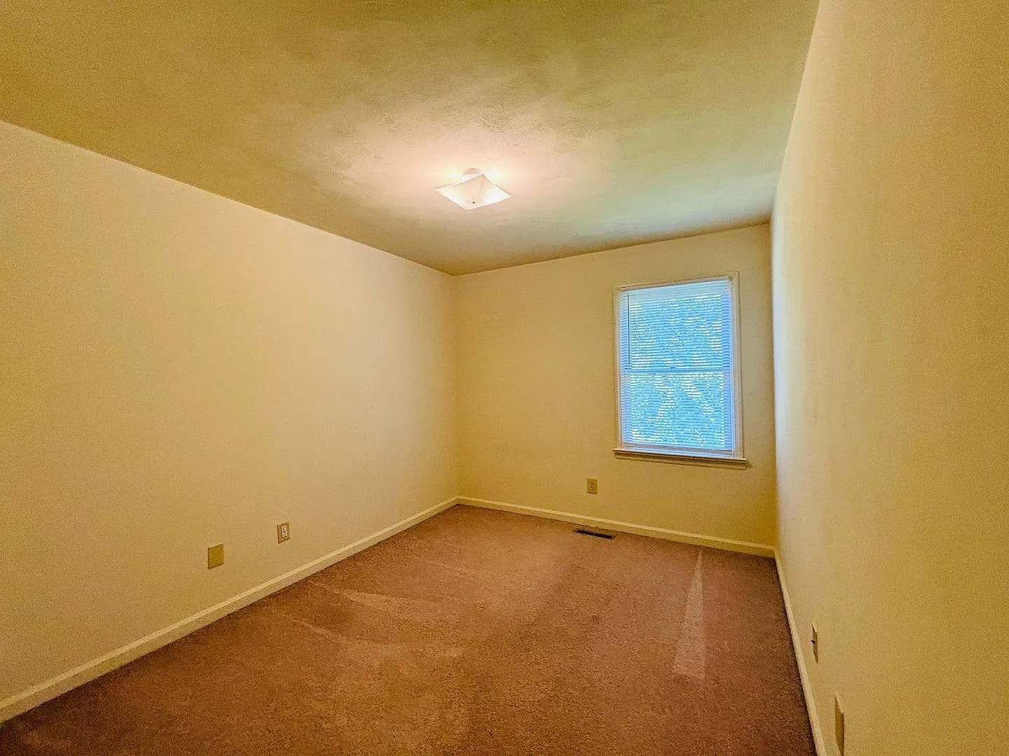3 Bedroom, 2.5 Townhouse — Photo 3