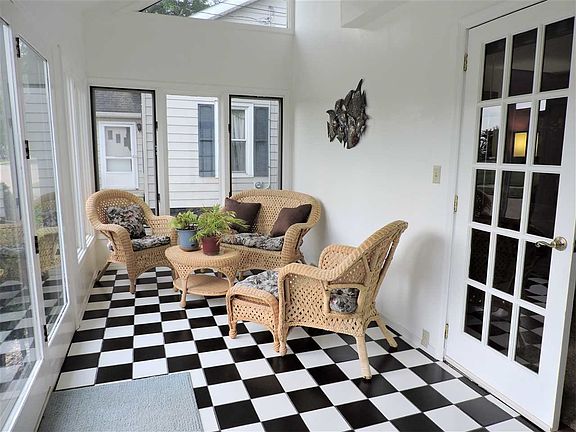 Front 4 season room!