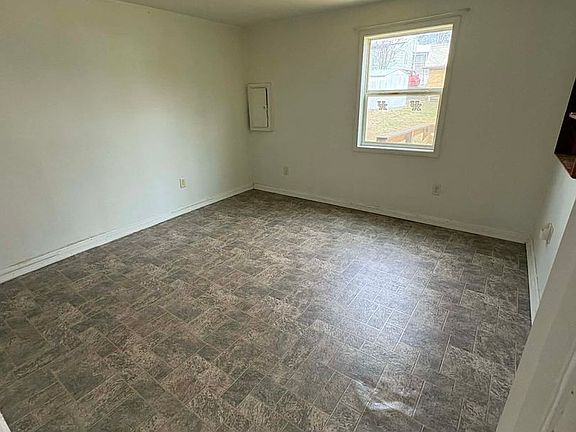 3rd image of 201 Simmons St