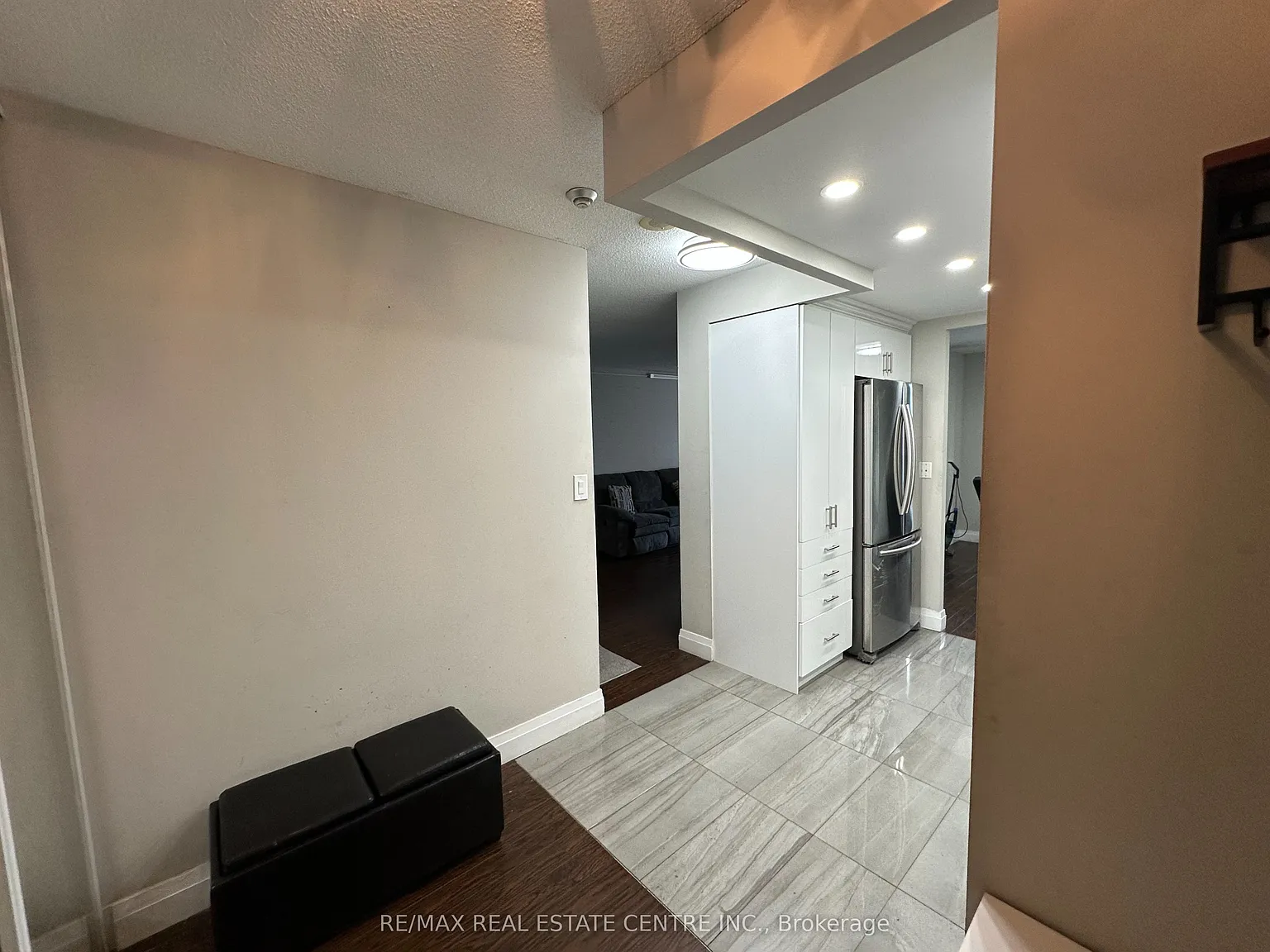 3 bed, $2,575 — Photo 2