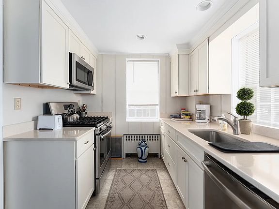 2nd image of 115 John St