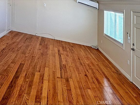 4th image of 2642 E Adams St