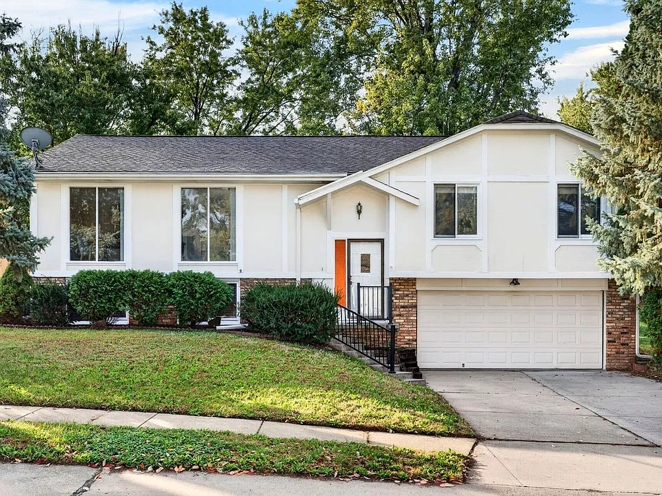 3741 Falcon Dr
