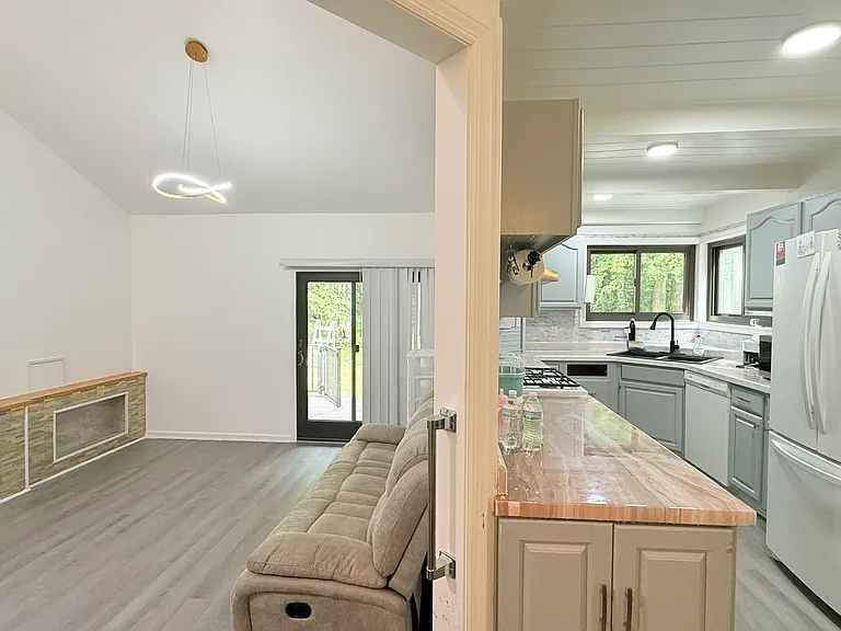 1292 Port Au Prince Rd — Photo 17