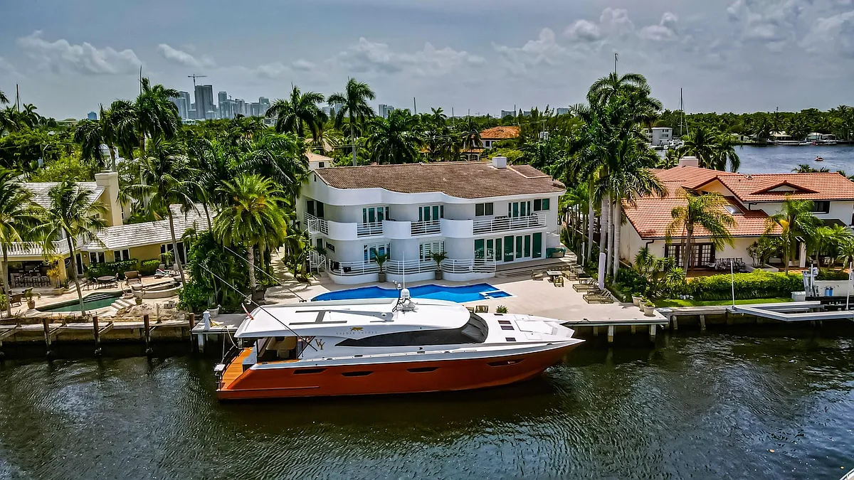 Building Photo - 632 3rd Key Dr