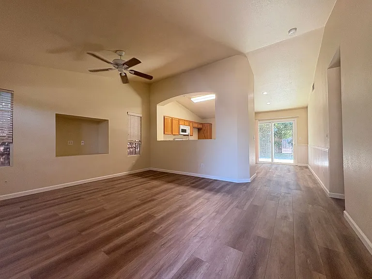 1244 Ivywood Dr — Photo 2