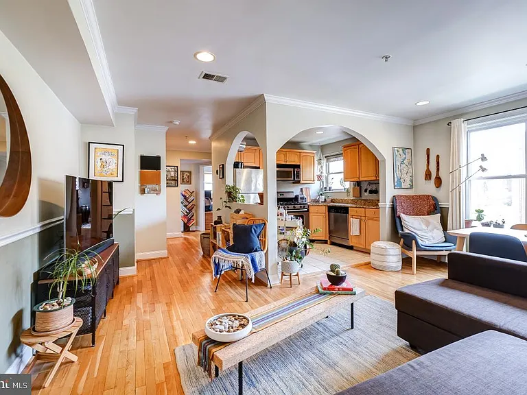 401 Evarts St NE #301 — Photo 1