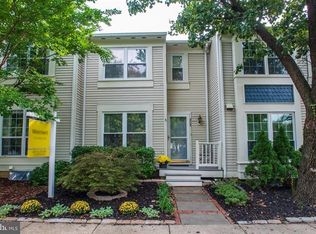 5723 Evergreen Knoll Ct, Alexandria, VA 22303