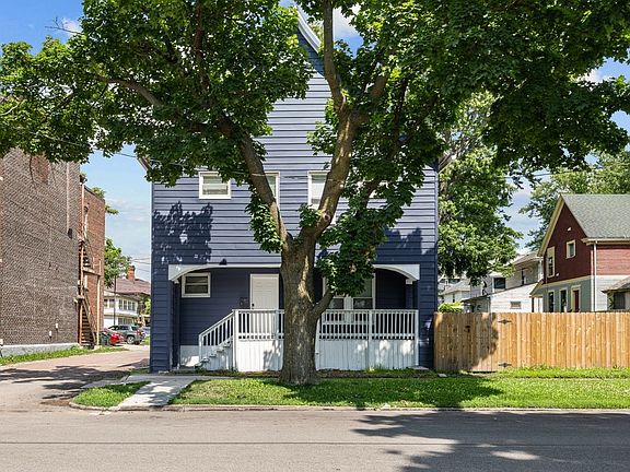 3rd image of 1415 Main St