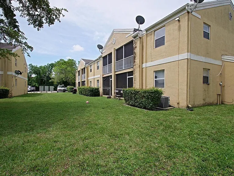 2431 NW 56th Ave #5-201 — Photo 15