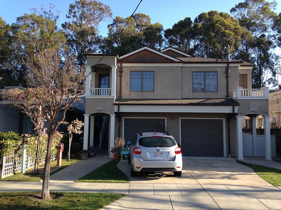 front of Duplex 806 is rt. side