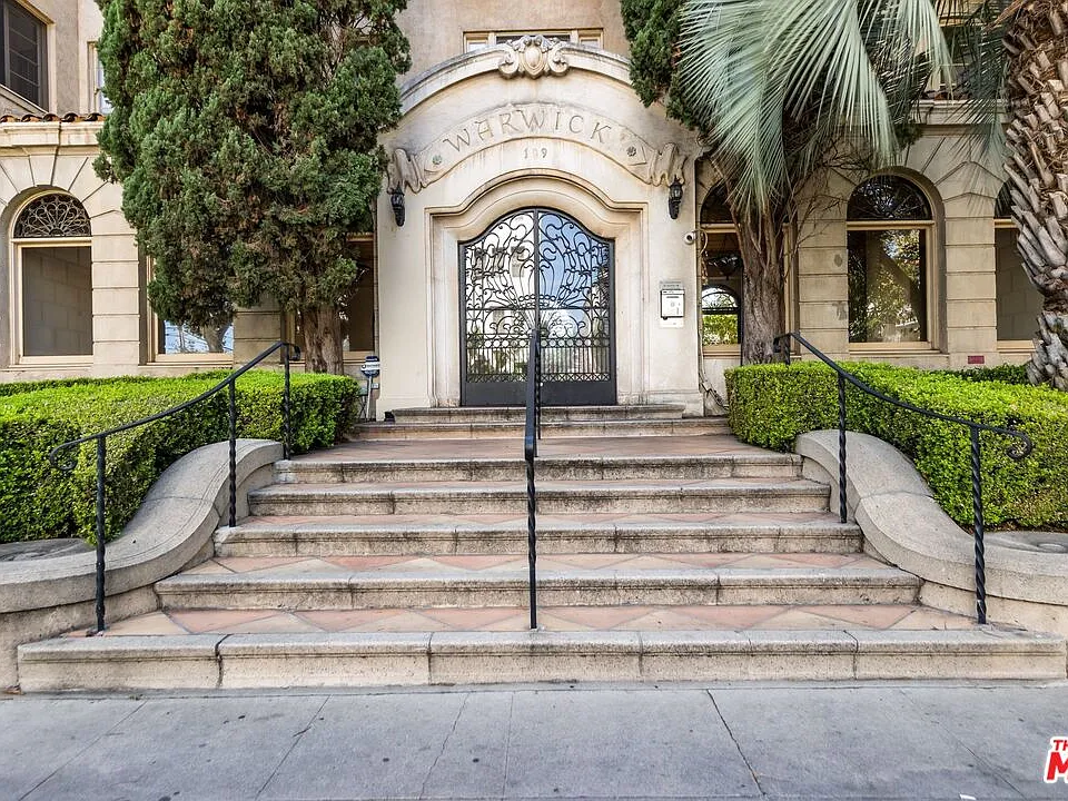 109 N Sycamore Ave #405