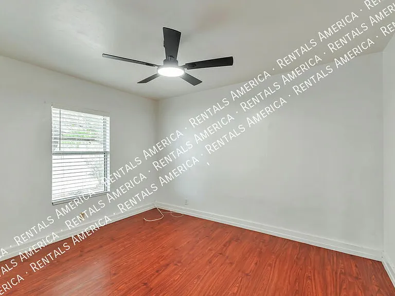 9011 W Floyd St — Photo 8