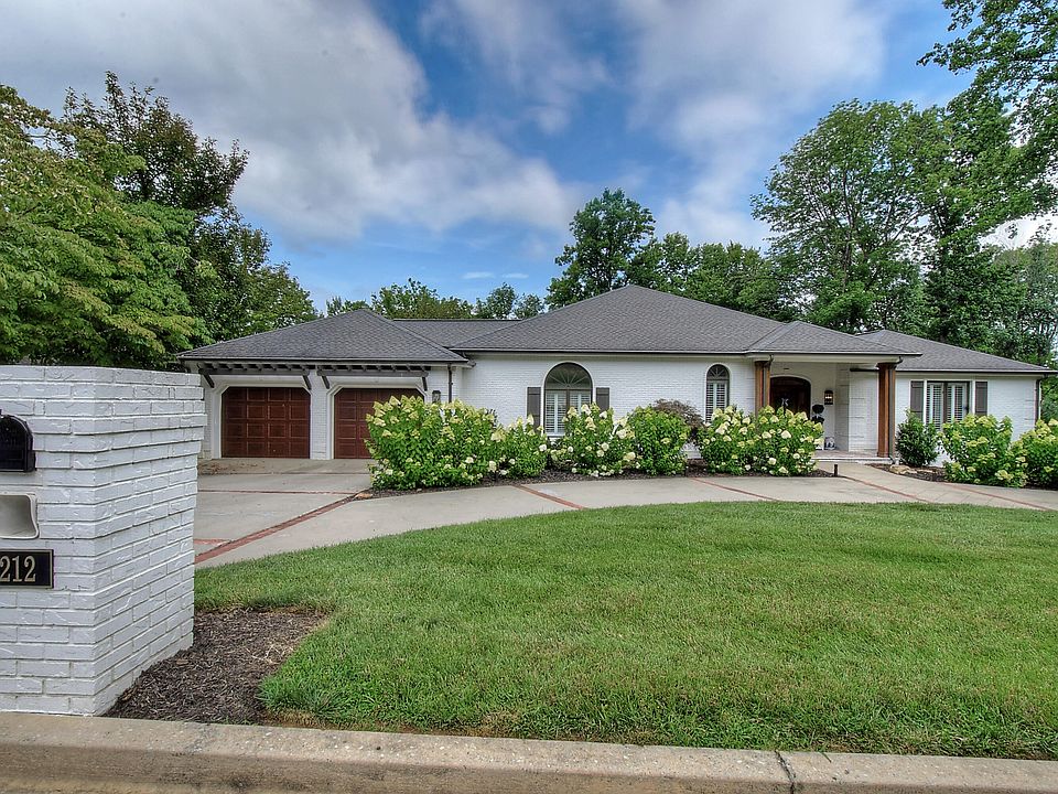 1st image of 212 Shadowood Dr