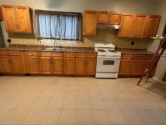 2nd image of 156 Middlesex Ave #1A