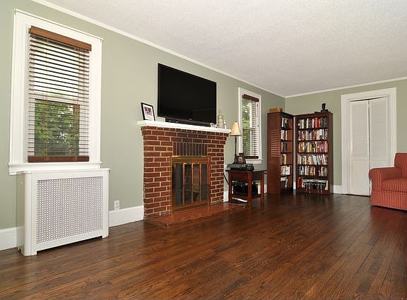 3rd image of 71 Manhattan Ave