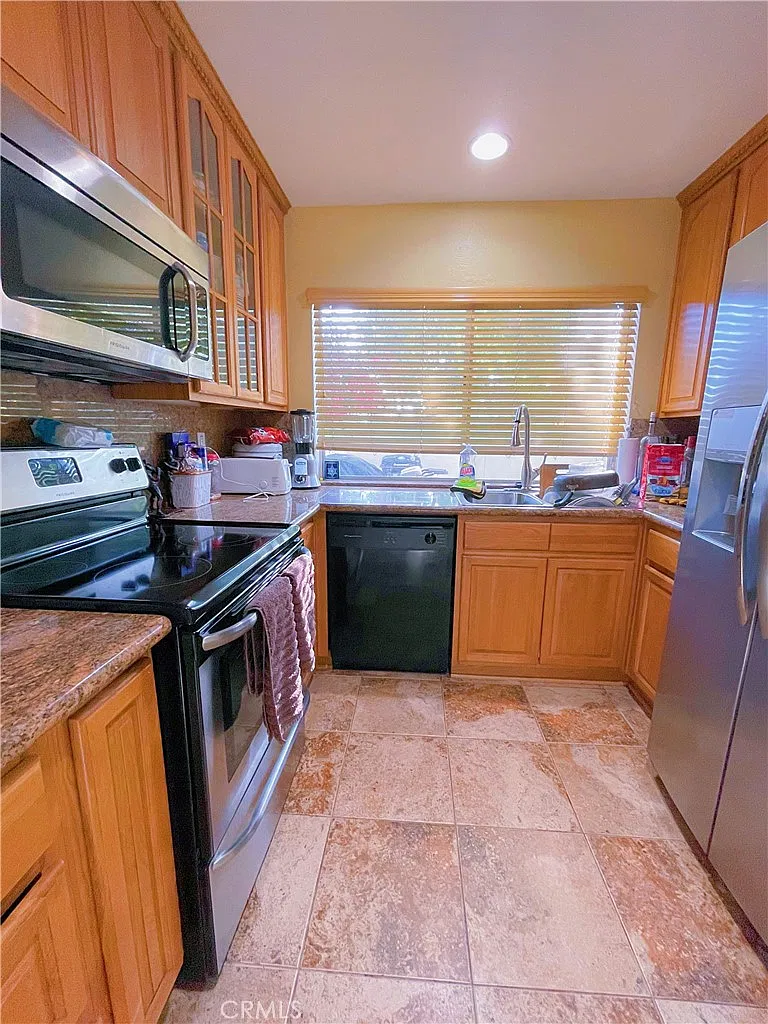 3 bed, 2.5 bath, 1303 sqft, $3,500 — Photo 4