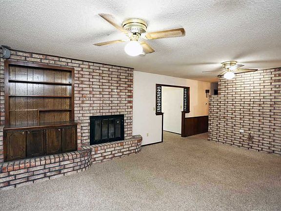 3rd image of 322 Eastwood Cir