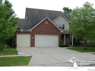 23812 W Creek Dr, New Boston, MI 48164