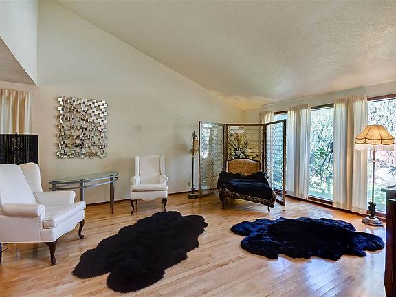 3rd image of 4788 N Riverfront Pl