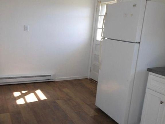 5th image of 8 Dorsey Ln