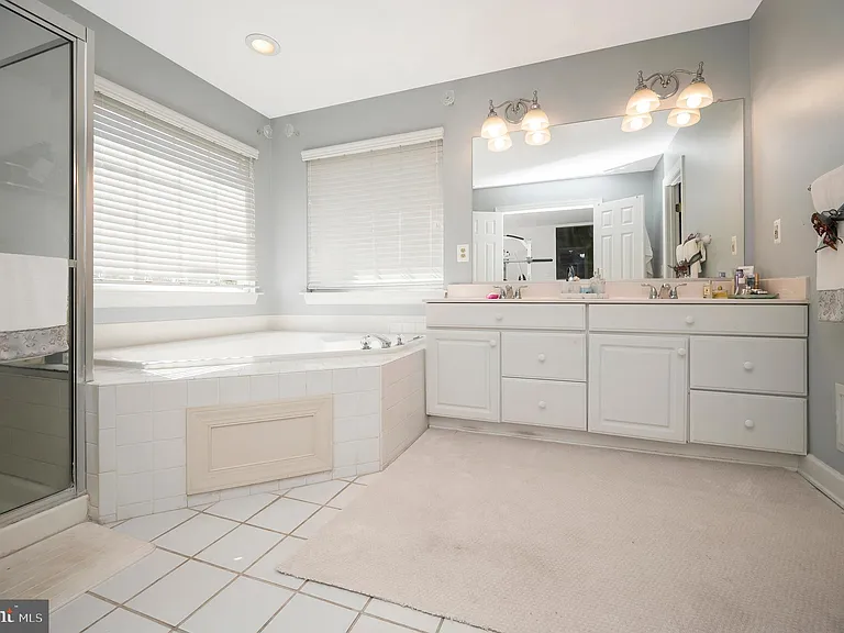 16005 Kings Mountain Rd — Photo 31