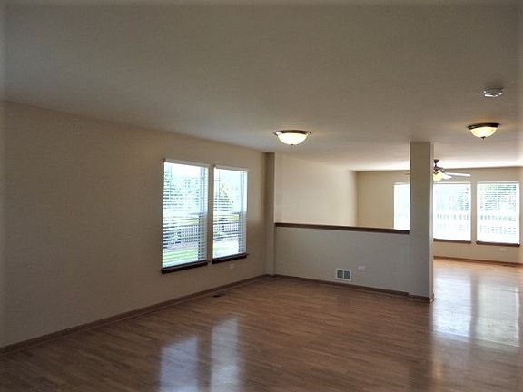 3rd image of 1751 Marilyn Dr