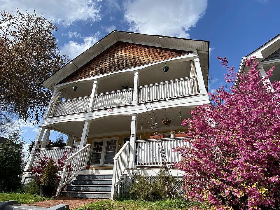 Front of House. Apt. 2 is entire top floor.