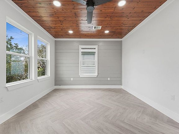 3rd image of 5123 Avenue L