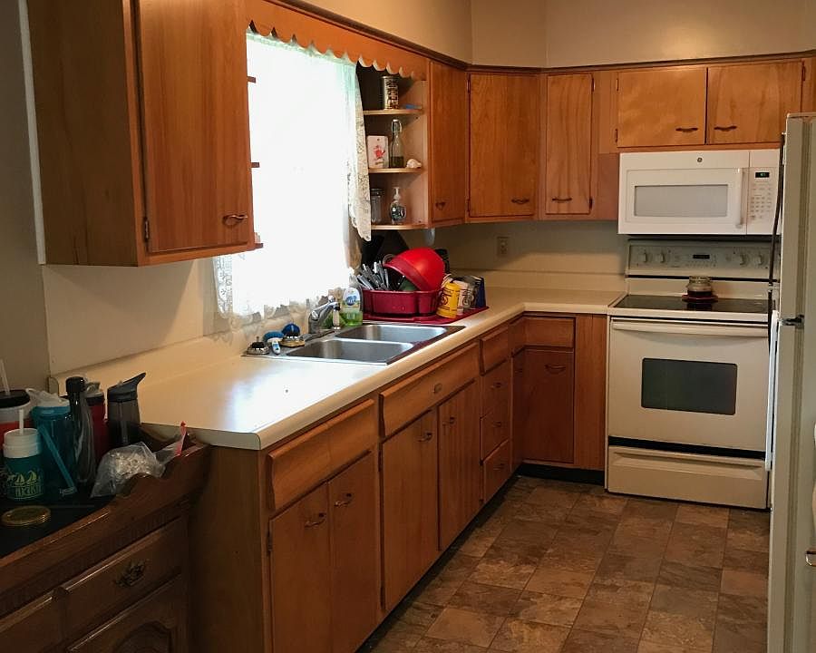 2nd image of 1213 N Tillotson Ave