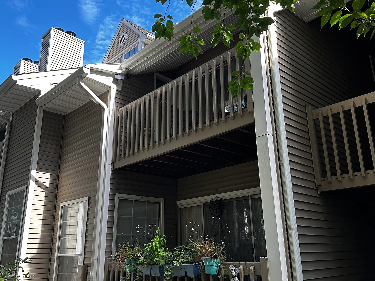 3 bed, 2.5 bath, 1700 sqft, $4,350 — Photo 2