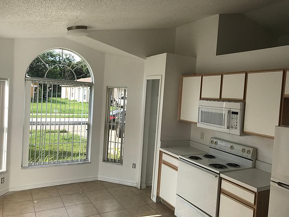 3rd image of 4954 Luna Negra Dr