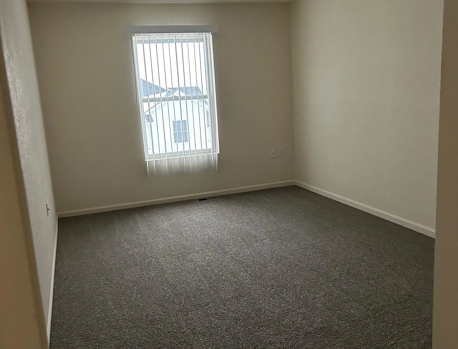2 bed, 1100 sqft, $2,200 — Photo 3