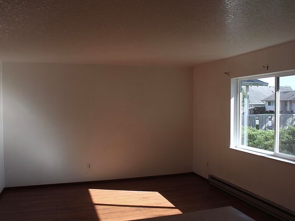 3rd image of 325 NE 11th St