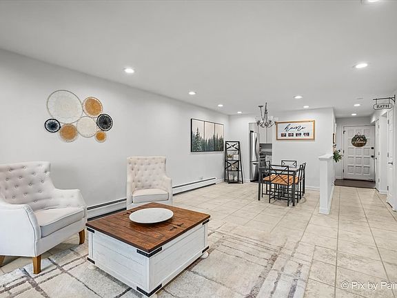 5th image of 520 E Main St APT 1C