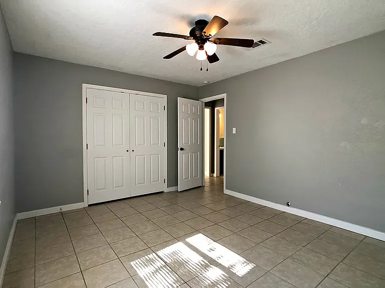 435 S Beech St — Photo 5